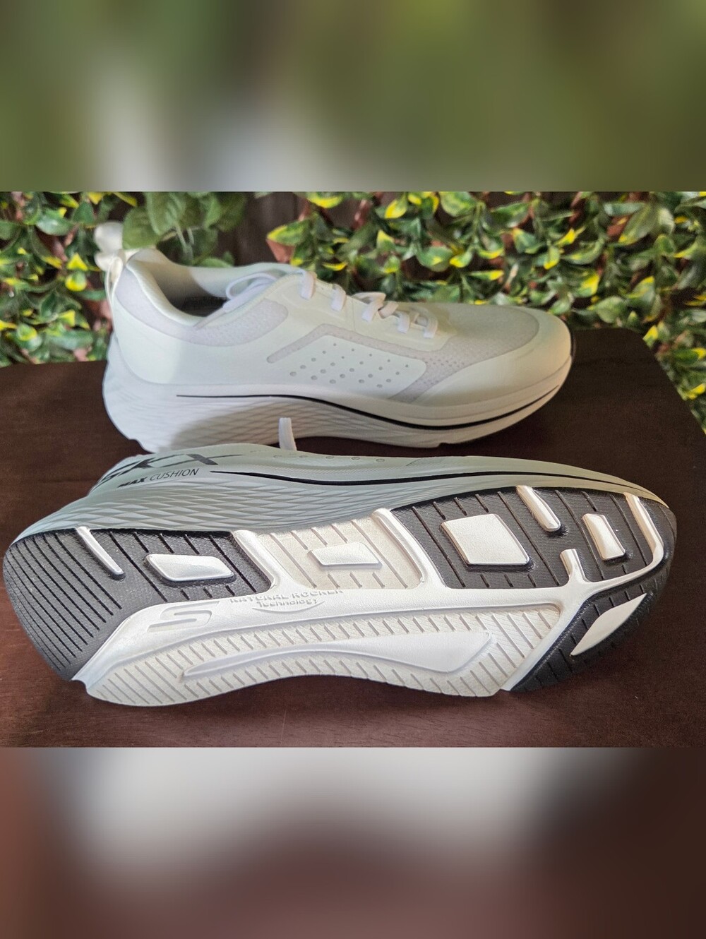 Skechers Max Cushioning Elite 2.0 Sneakers Women's Size 10 EU 40 White Black New - Picture 3 of 8
